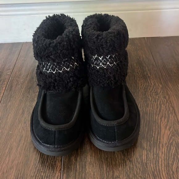 NWT UGG Mini Braided Boots! - Picture 4 of 7